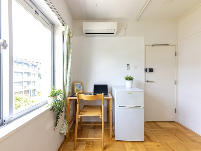日本最大級のマンガ家交流住居「多摩トキワソウ団地」を約40名規模に拡張のサブ画像3_家具一式が標準装備となった居室の様子（イメージ）