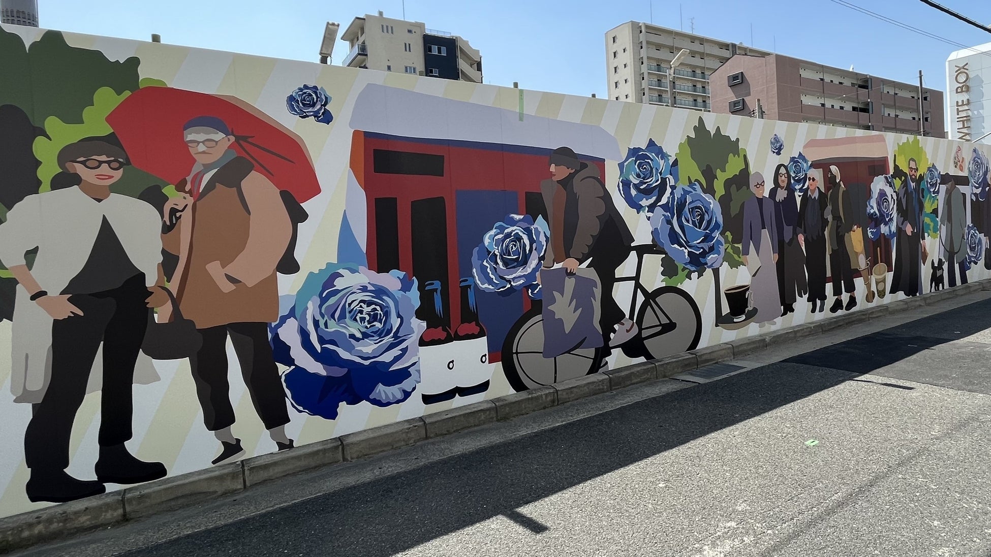 仮囲いアートを仕掛ける『fence&art（フェンスアンドアート）』が関西初上陸。野村不動産「プラウド茨木双葉町」の建設中の仮囲いに、「気高く、美しく。」の願いを込めた青いバラのモチーフのアートを制作のサブ画像8