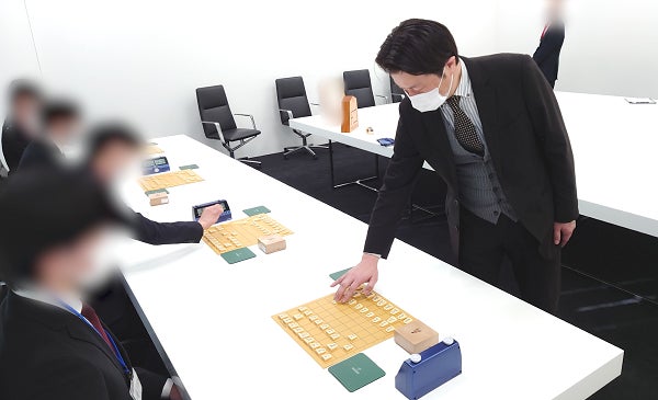 創業以来初の「将棋選考」を実施、瀬川晶司六段が試験官を務めるのサブ画像1