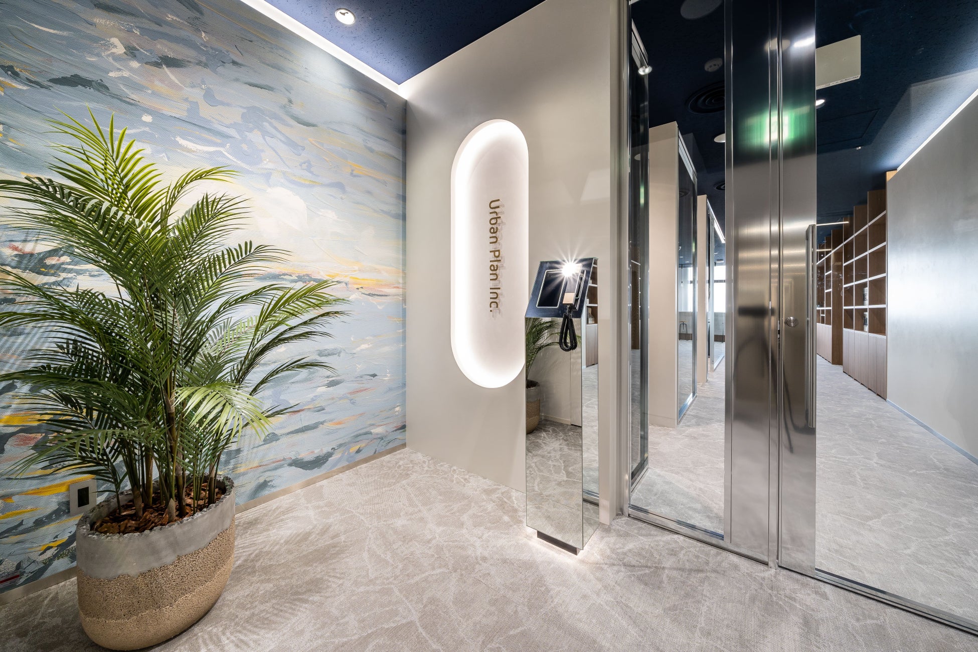 オフィスデザイン事業を行うアーバンプラン、実際に多様な働き方を見学できるライブオフィスとして2023年3月22日（水）に横浜営業所をグランドオープンいたしました。のサブ画像2_エントランス