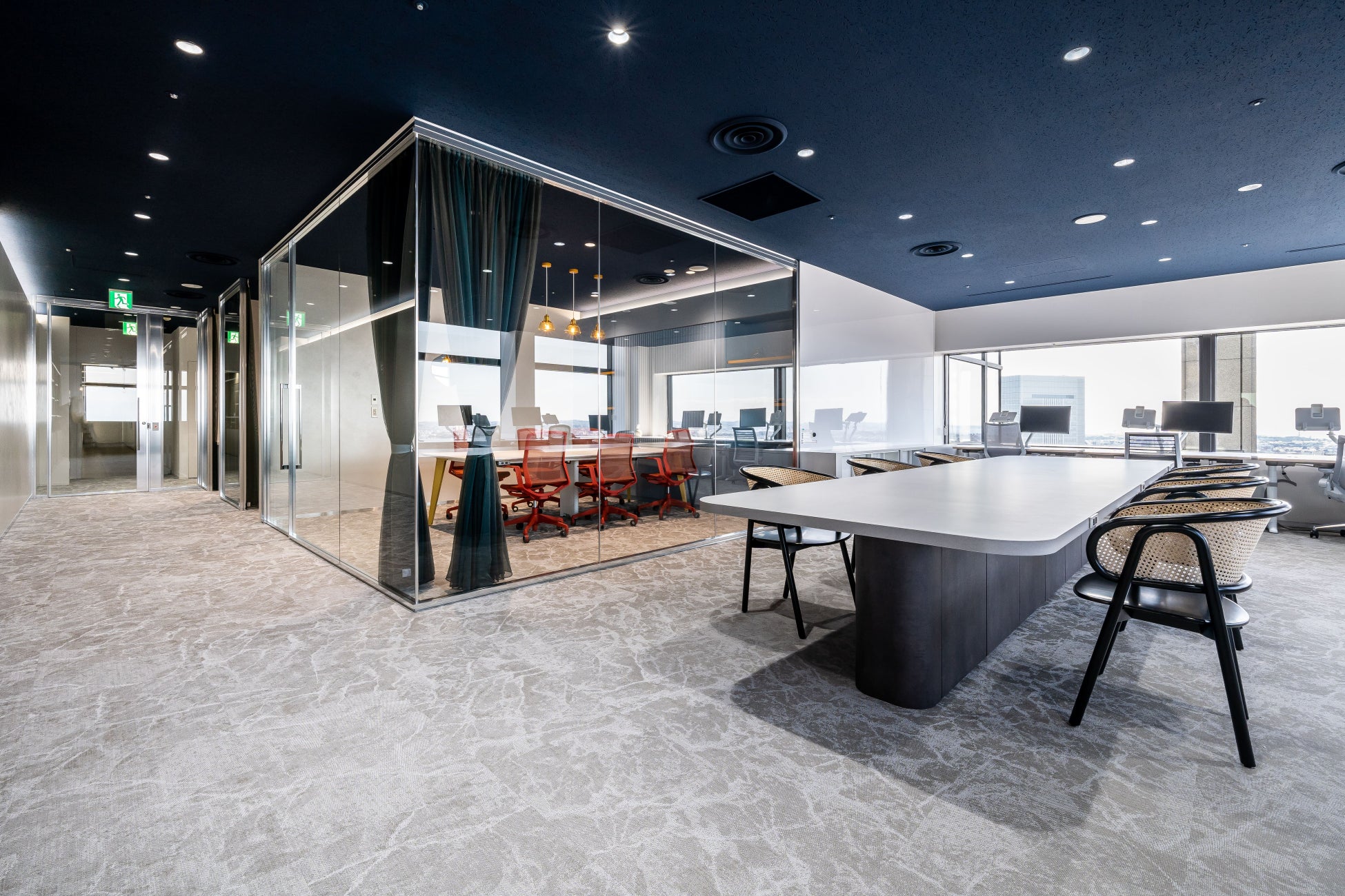 オフィスデザイン事業を行うアーバンプラン、実際に多様な働き方を見学できるライブオフィスとして2023年3月22日（水）に横浜営業所をグランドオープンいたしました。のサブ画像3_執務スペース